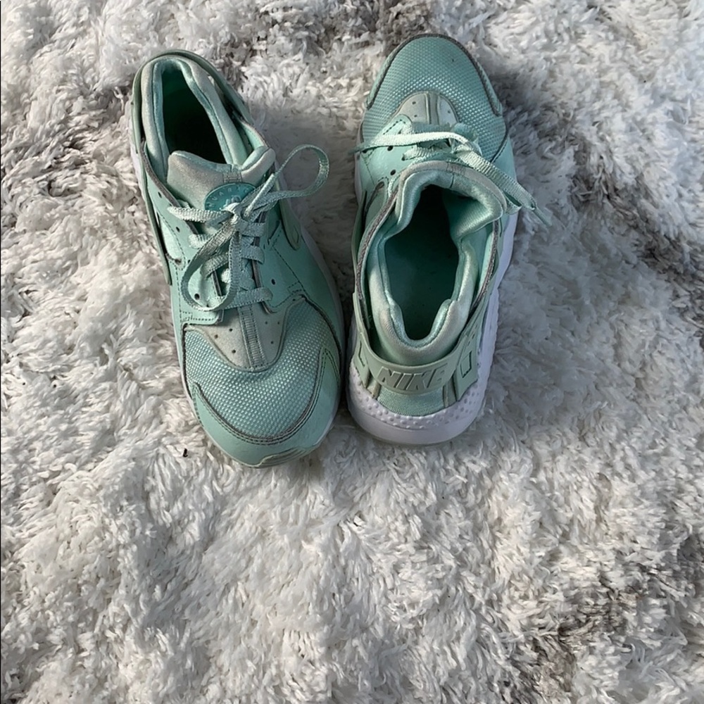 Green size 2 Nike huraches
